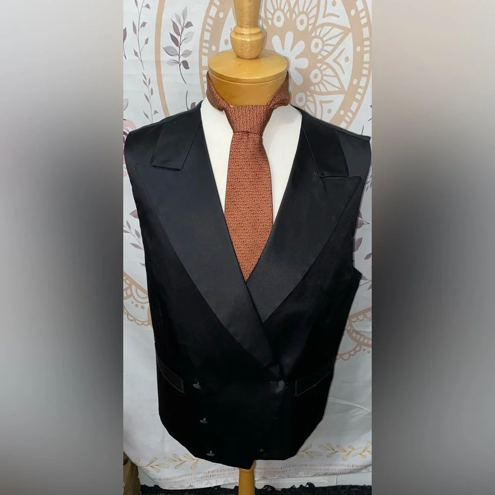 NWT Brooks Brother’s Logo Print All-over tie in brown